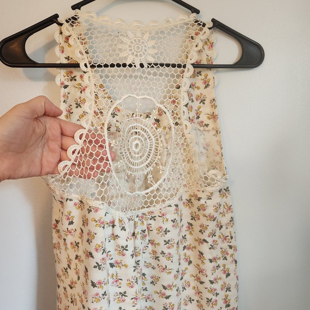 Floral tank top with crochet back - Picture 2 of 7